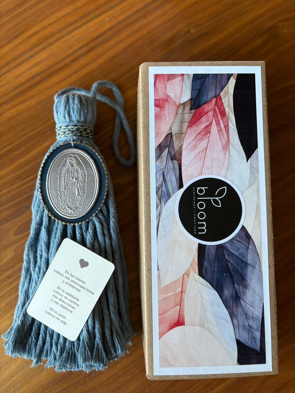 Bendiciones de Virgen de Guadalupe Borla azul (Interior)