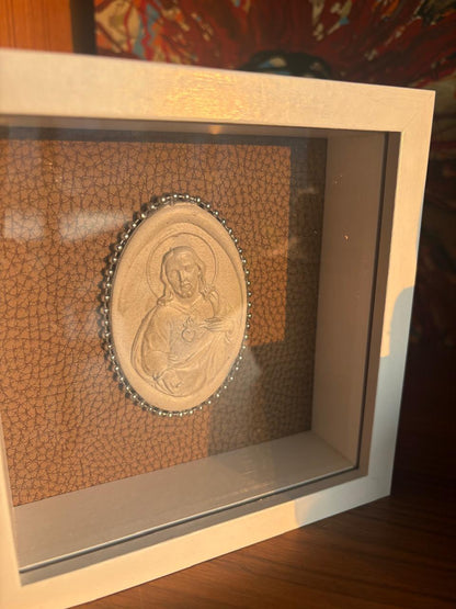 Luz y Devoción: El Cuadro Galería de Sagrado corazón de Jesús