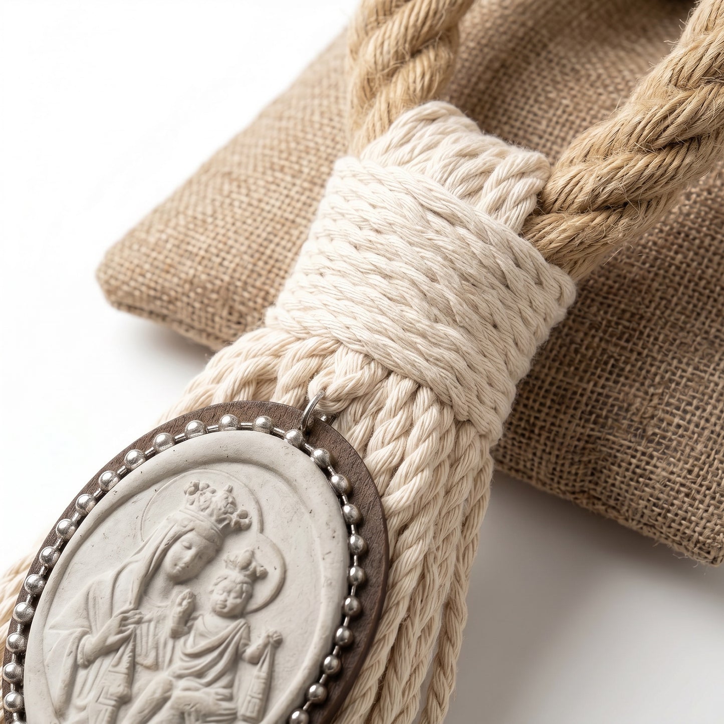 Bendición de Lujo Virgen del Carmen: Edición "Gran Relieve" con Tejido de Algodón Reforzado Sisal