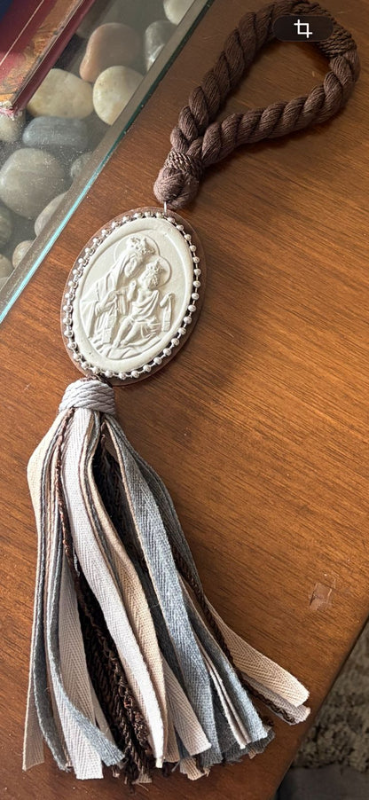 Bendición Medallón  Virgen la milagrosa Edición "Gran Relieve" con Tejido de Algodón Reforzado Cafe