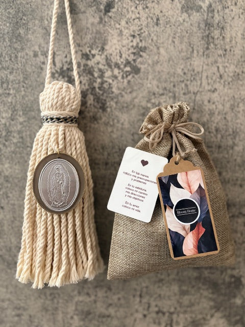 Bendicion modelo 1 de Virgen Gudalupe Crudo