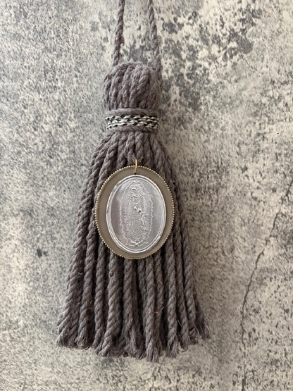 Bendicion modelo 1 de Virgen Gudalupe Cemento