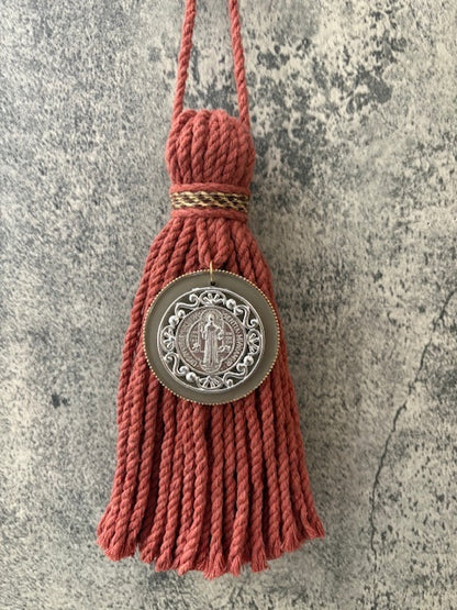Recuerdo de Lujo Bendición San Benito aro tejido