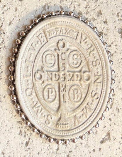 Luz y Devoción: El Cuadro Galería de  Cruz de San Benito