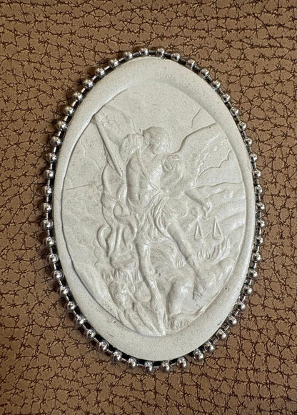 Luz y Devoción: El Cuadro Galería del Arcangel San Miguel