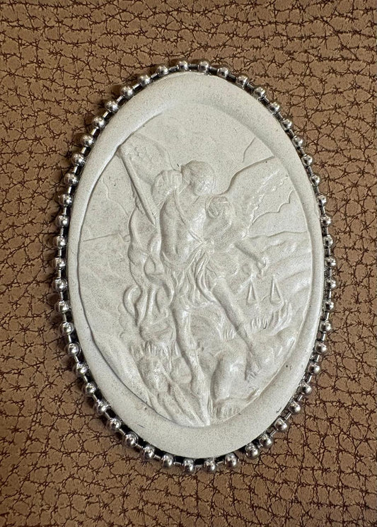 Luz y Devoción: El Cuadro Galería del Arcangel San Miguel