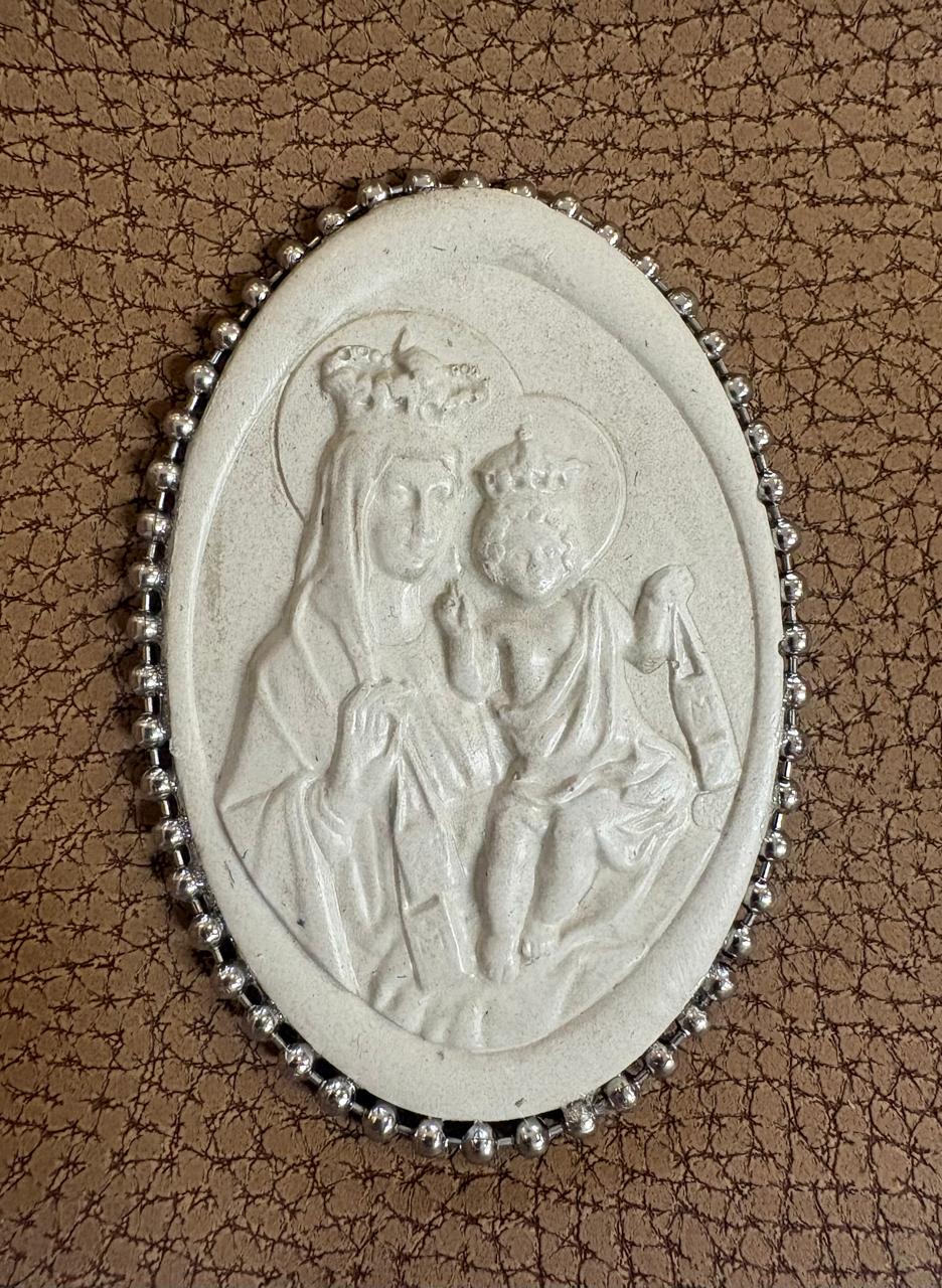 Luz y Devoción: El Cuadro Galería de la Virgen del Carmen