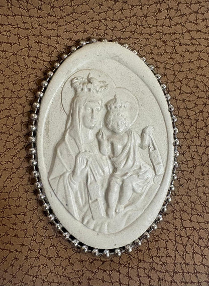 Luz y Devoción: El Cuadro Galería de la Virgen del Carmen