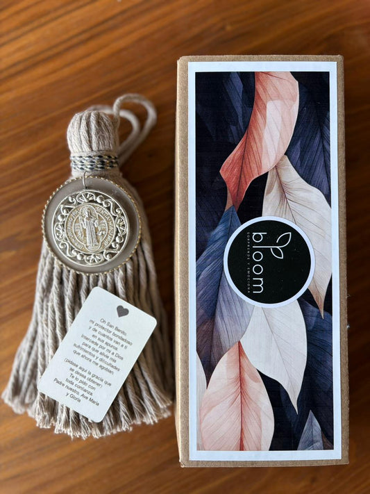 Bendiciones de san benito  borla Crudo