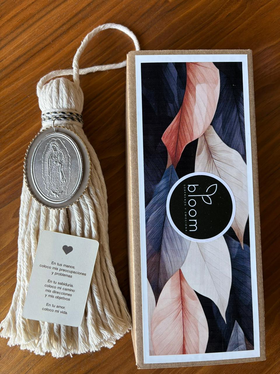 Bendiciones de Virgen de Guadalupe Borla Beige