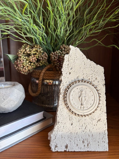 Retablo religioso de cemento Virgen La milagrosa